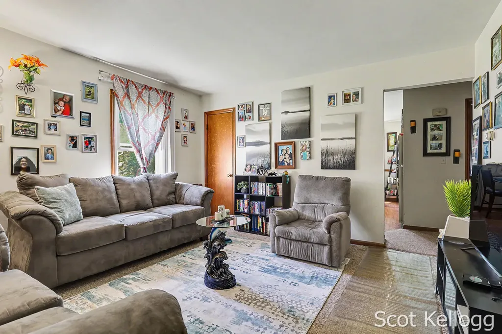 5959-5961 Crestmoor Drive SE Kentwood City MI 49508
