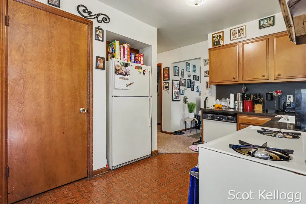 5959-5961 Crestmoor Drive SE Kentwood City MI 49508
