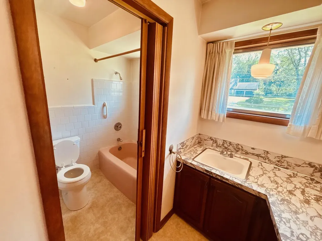 1909 Perkins Avenue NE Grand Rapids City MI 49505
