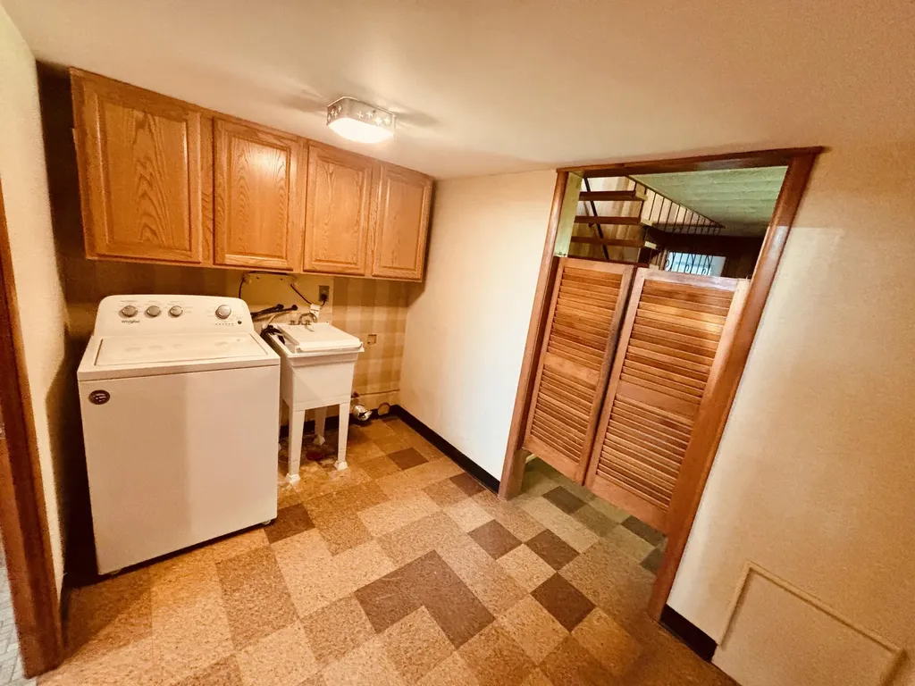 1909 Perkins Avenue NE Grand Rapids City MI 49505