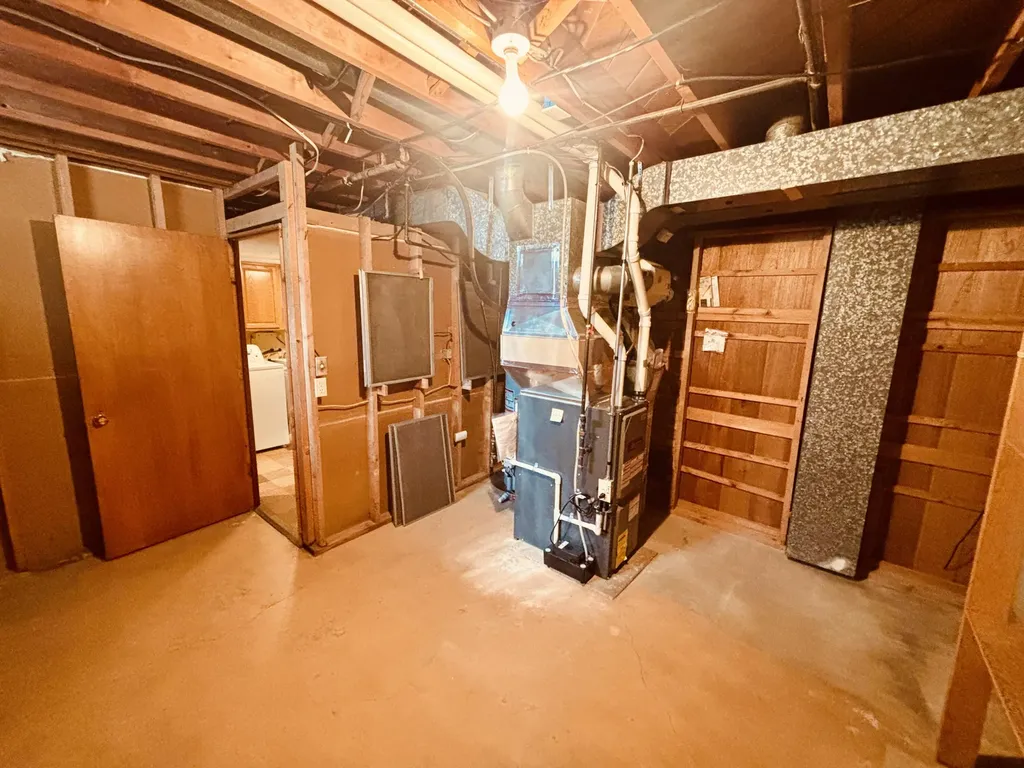 1909 Perkins Avenue NE Grand Rapids City MI 49505
