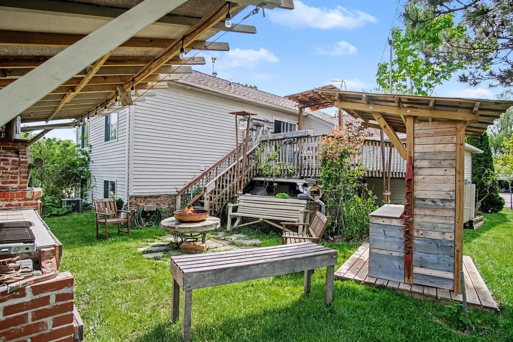 6878 Lake Bluff Drive NE Plainfield Charter Township MI 49321