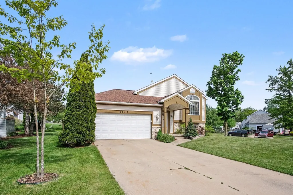 6878 Lake Bluff Drive NE Plainfield Charter Township MI 49321