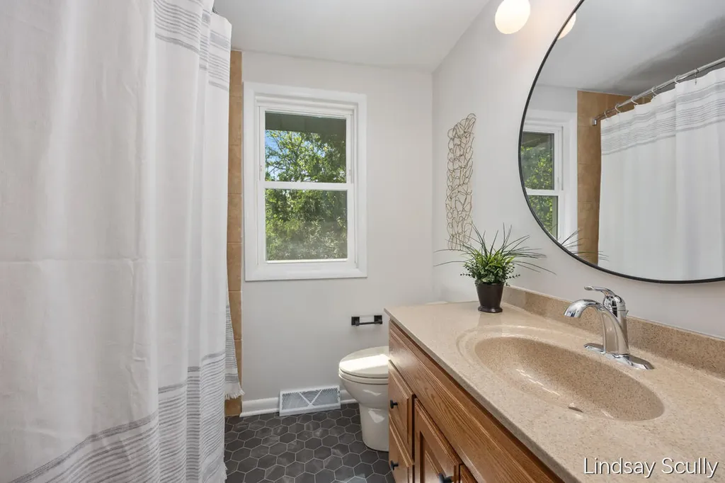 5249 Newcastle Drive SE Kentwood City MI 49508