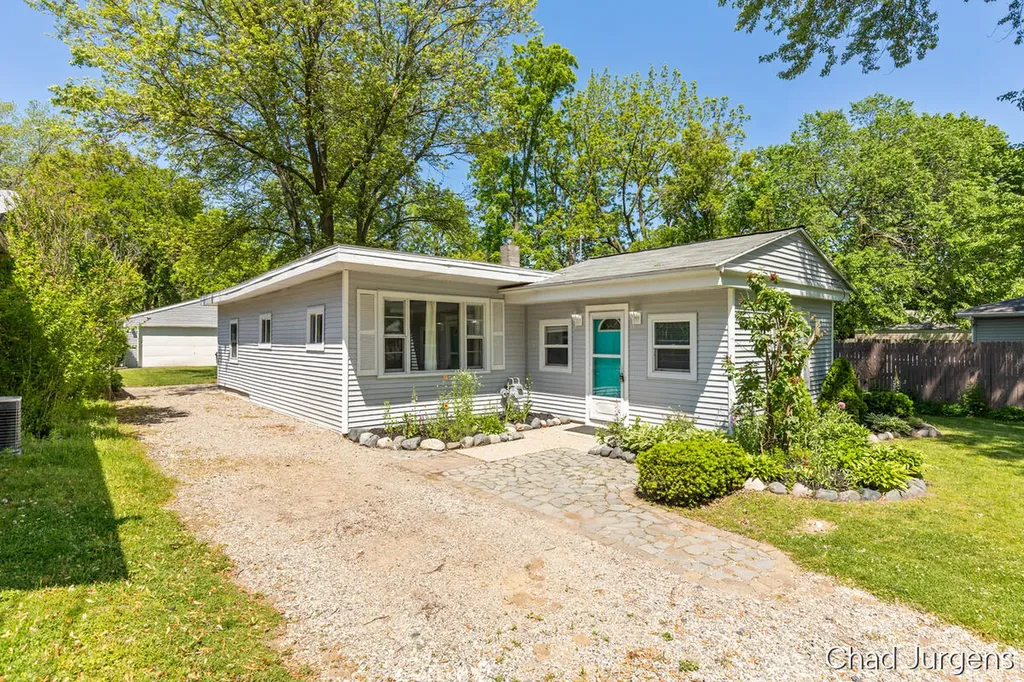841 Harding Street NW Walker City MI 49544