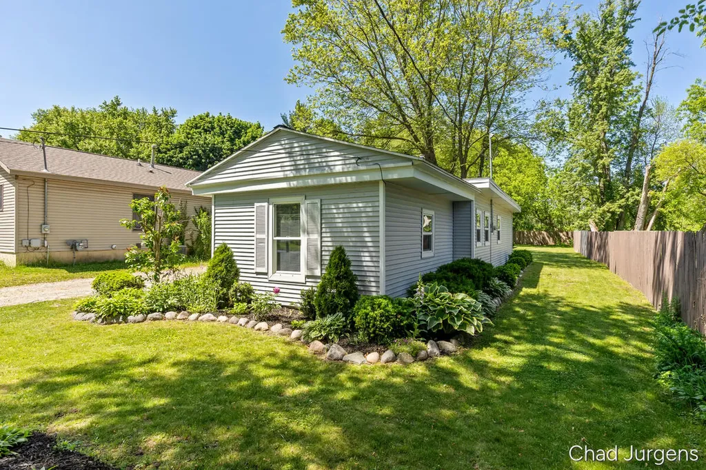 841 Harding Street NW Walker City MI 49544