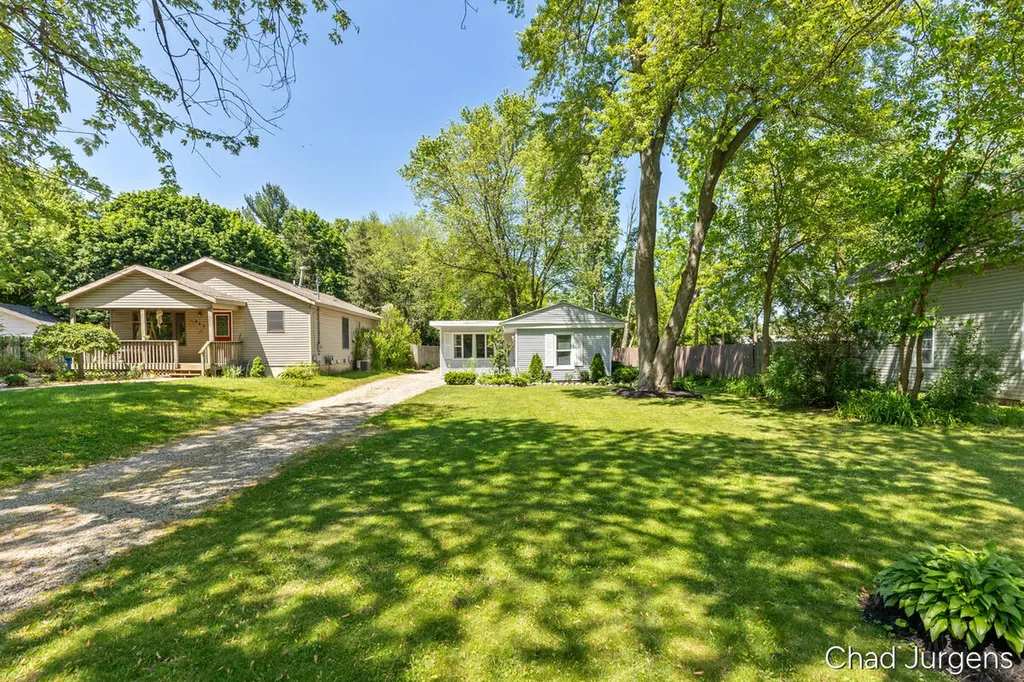841 Harding Street NW Walker City MI 49544