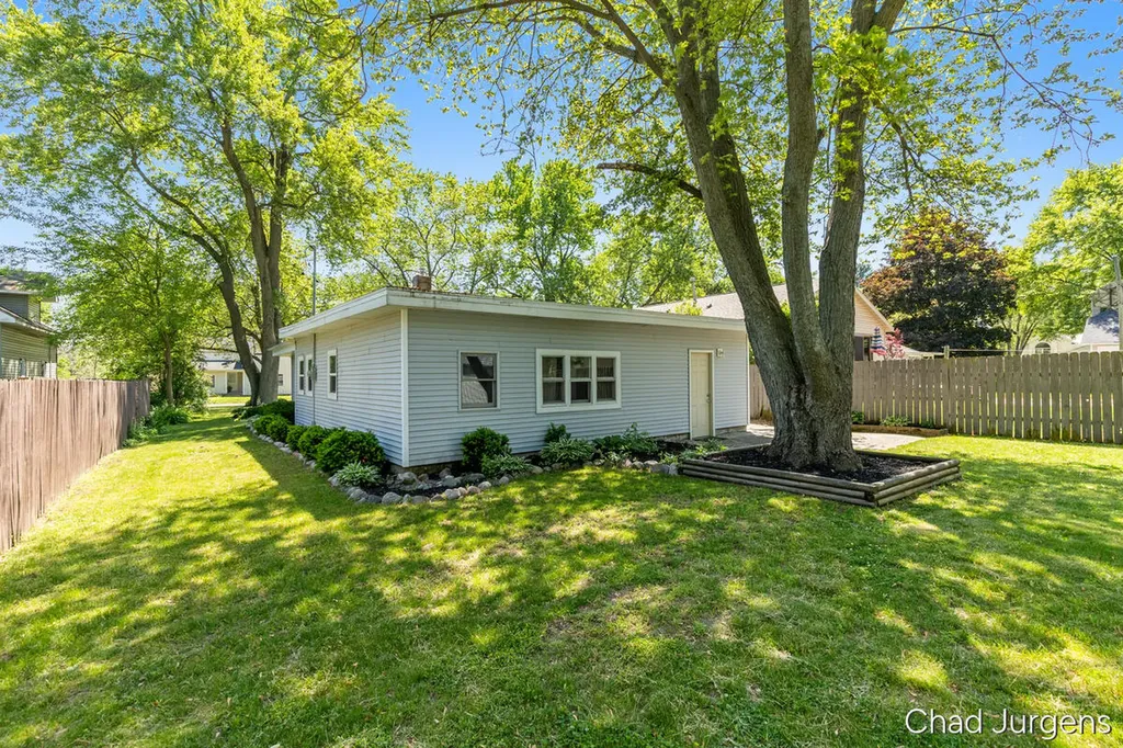 841 Harding Street NW Walker City MI 49544