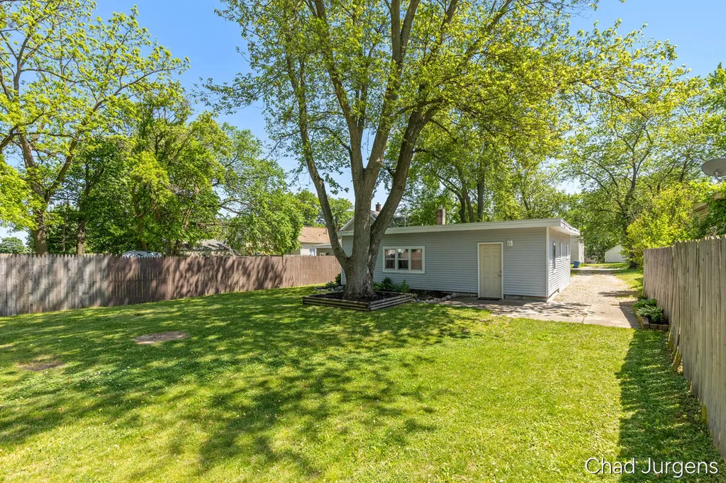 841 Harding Street NW Walker City MI 49544