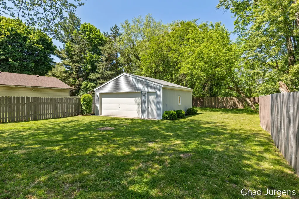 841 Harding Street NW Walker City MI 49544