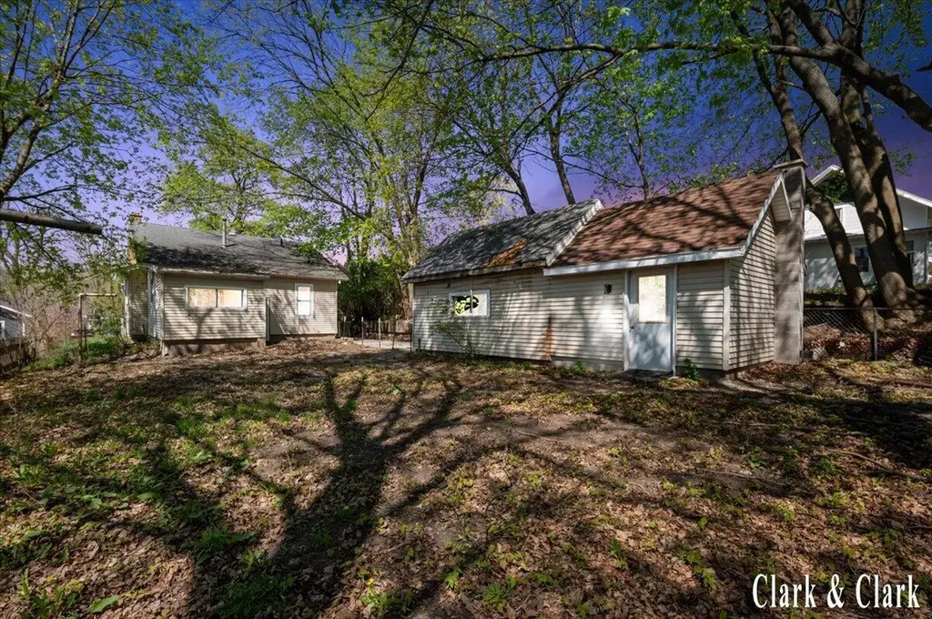 312 King Alley Ionia City MI 48846