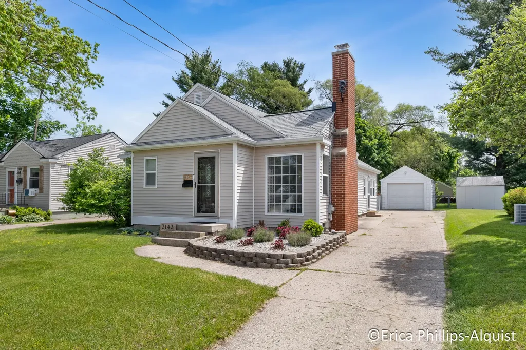 2142 Emerald Avenue NE Grand Rapids City MI 49505
