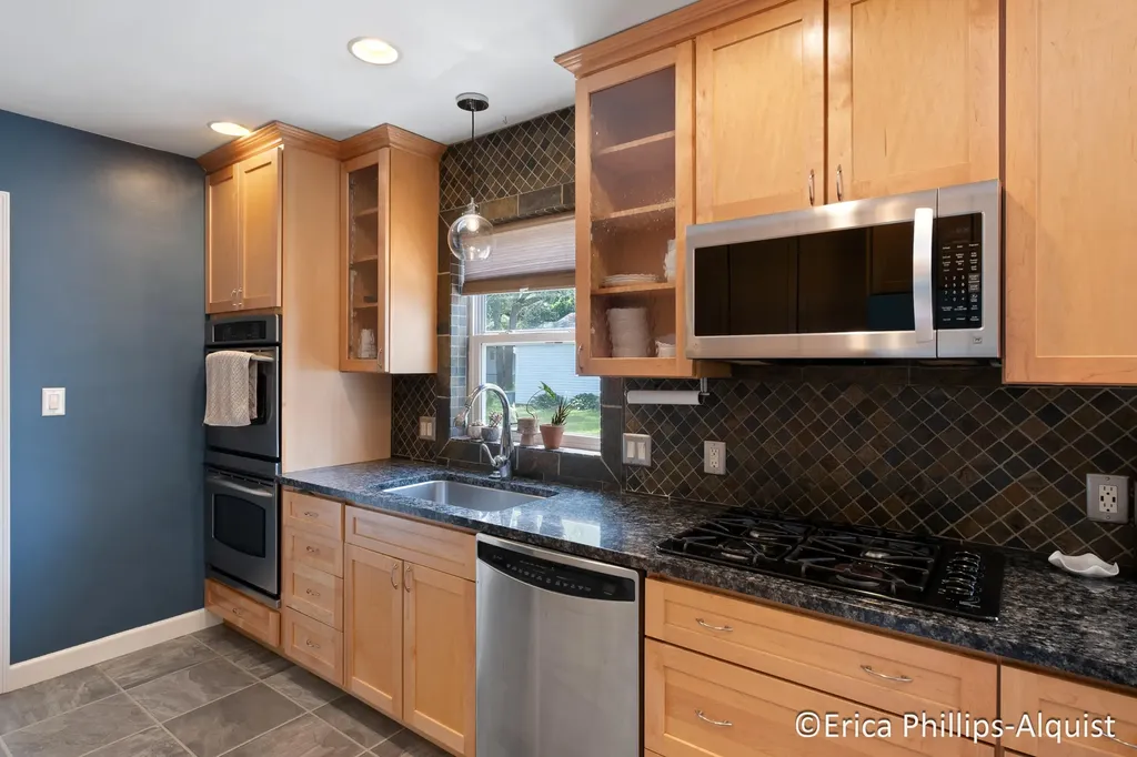 2142 Emerald Avenue NE Grand Rapids City MI 49505