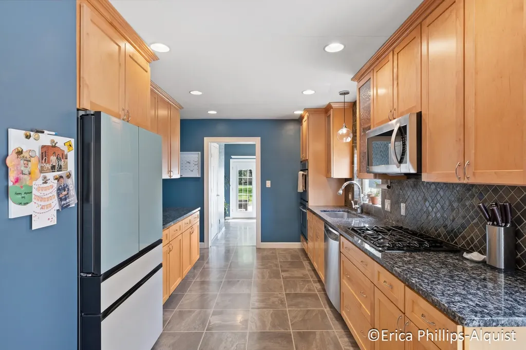 2142 Emerald Avenue NE Grand Rapids City MI 49505