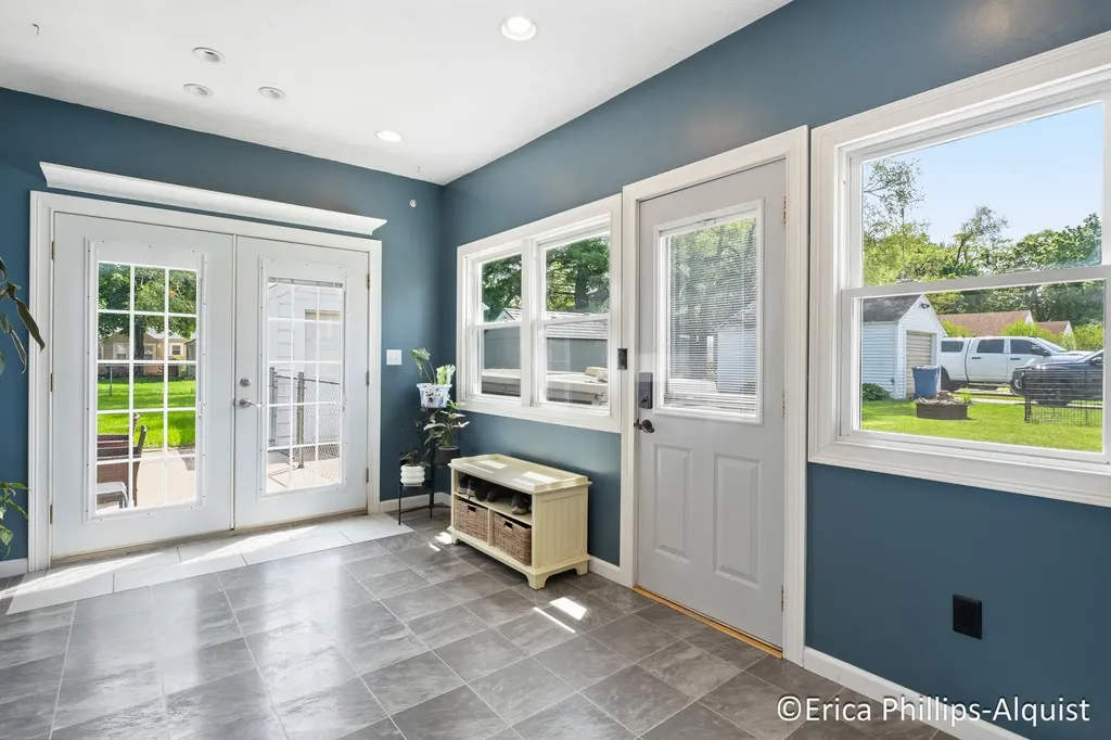 2142 Emerald Avenue NE Grand Rapids City MI 49505