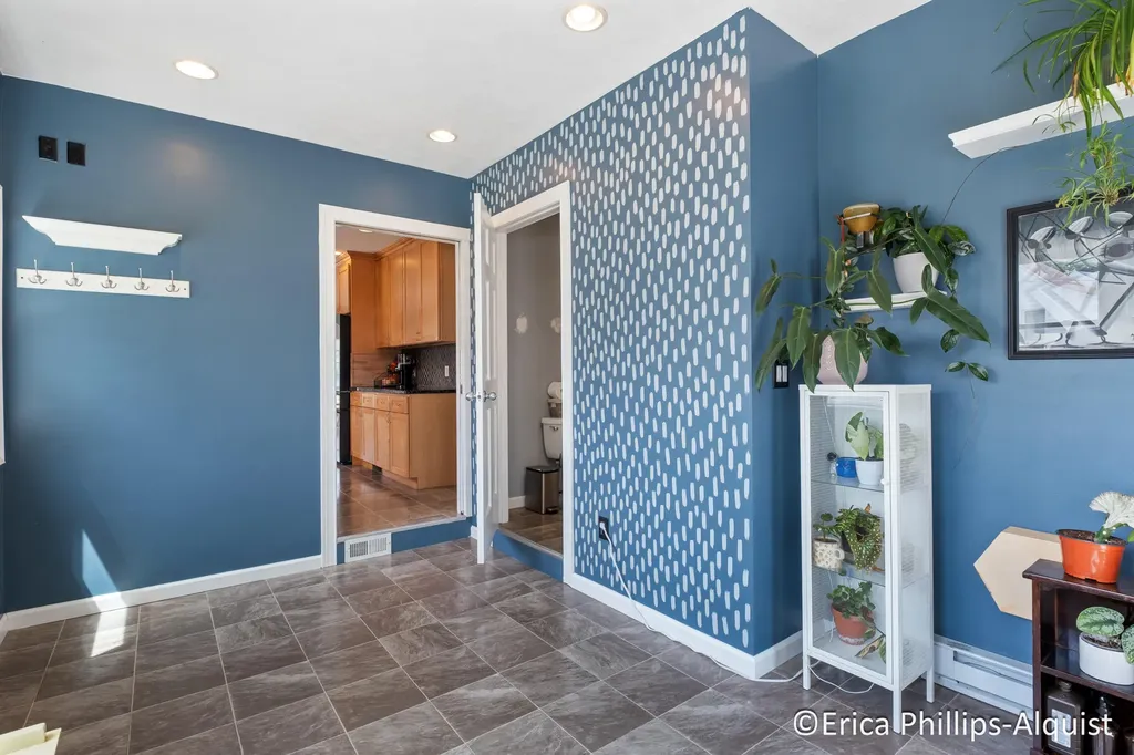2142 Emerald Avenue NE Grand Rapids City MI 49505