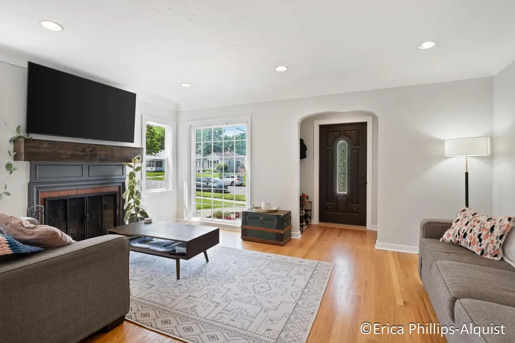 2142 Emerald Avenue NE Grand Rapids City MI 49505