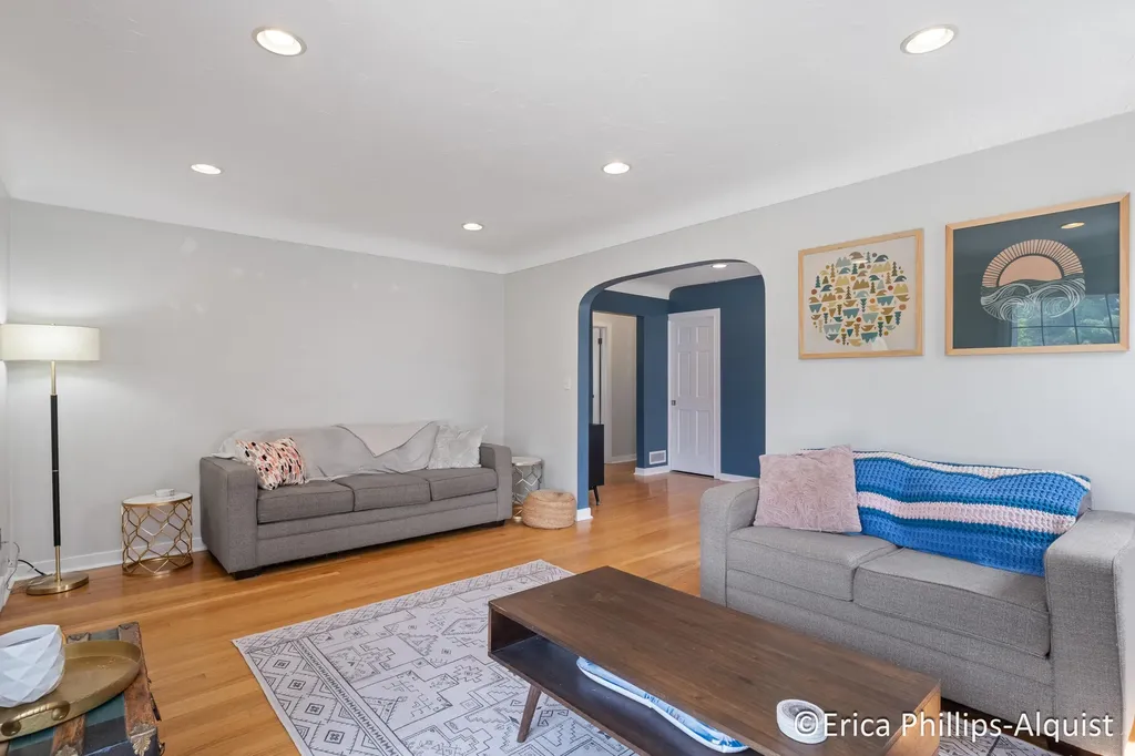 2142 Emerald Avenue NE Grand Rapids City MI 49505