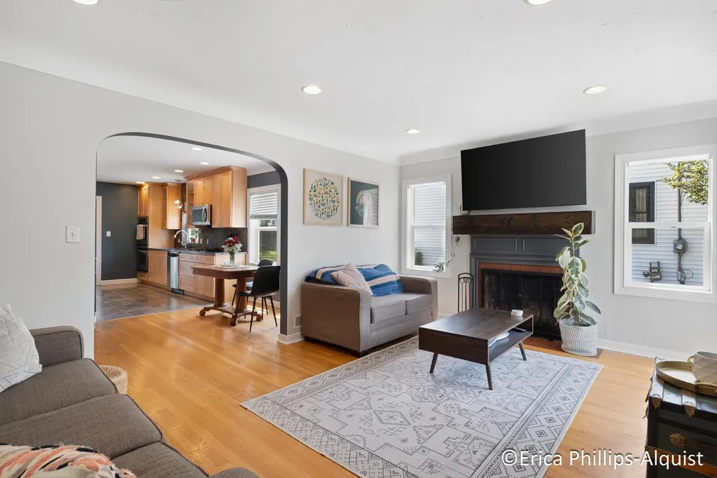 2142 Emerald Avenue NE Grand Rapids City MI 49505