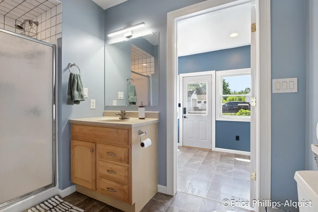 2142 Emerald Avenue NE Grand Rapids City MI 49505