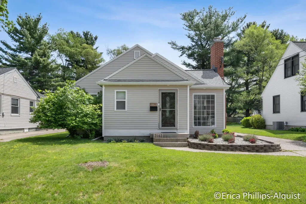 2142 Emerald Avenue NE Grand Rapids City MI 49505
