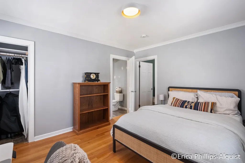 2142 Emerald Avenue NE Grand Rapids City MI 49505