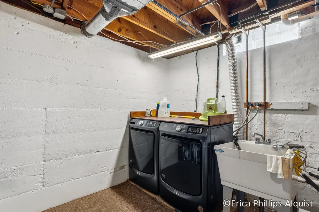 2142 Emerald Avenue NE Grand Rapids City MI 49505