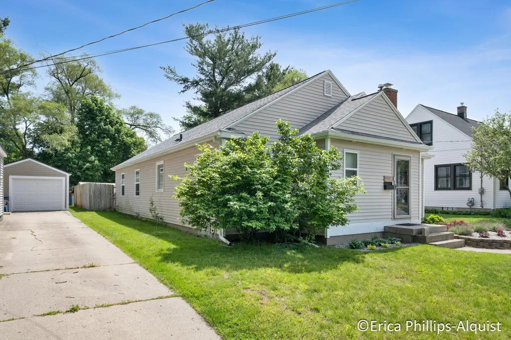2142 Emerald Avenue NE Grand Rapids City MI 49505