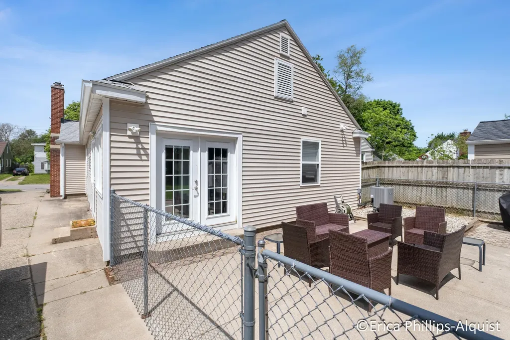 2142 Emerald Avenue NE Grand Rapids City MI 49505