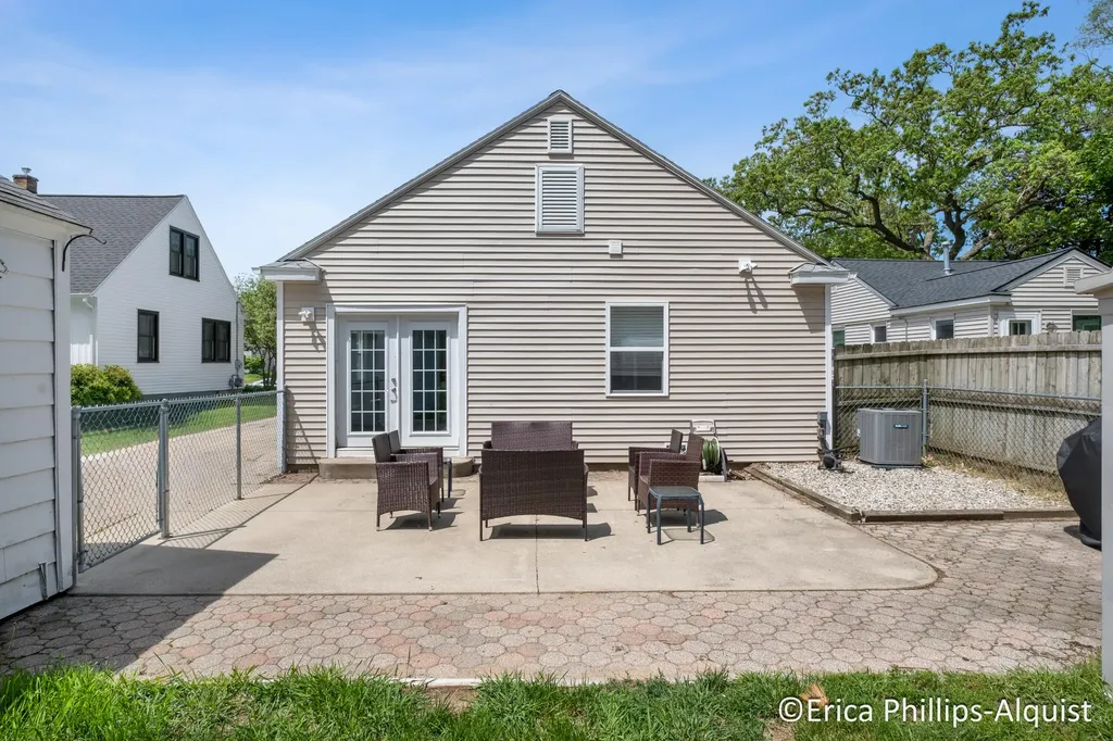 2142 Emerald Avenue NE Grand Rapids City MI 49505