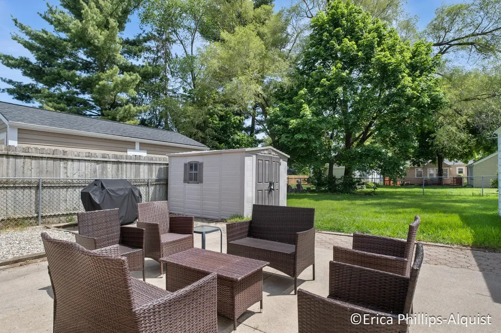 2142 Emerald Avenue NE Grand Rapids City MI 49505