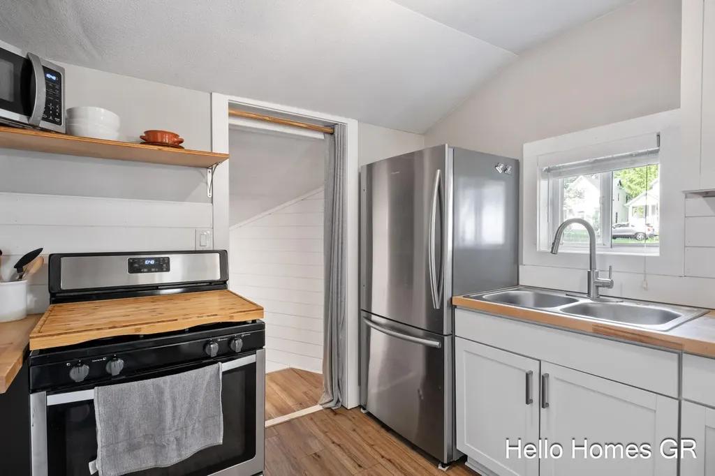 242 Matilda Street NE Grand Rapids City MI 49503