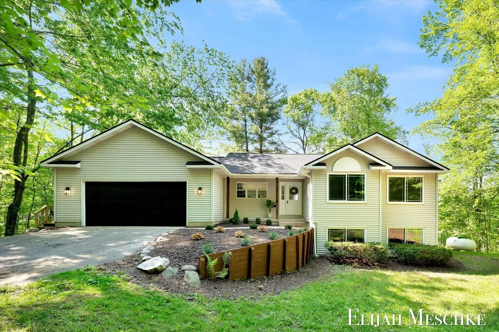 17610 Simmons Avenue NE Solon Township MI 49319