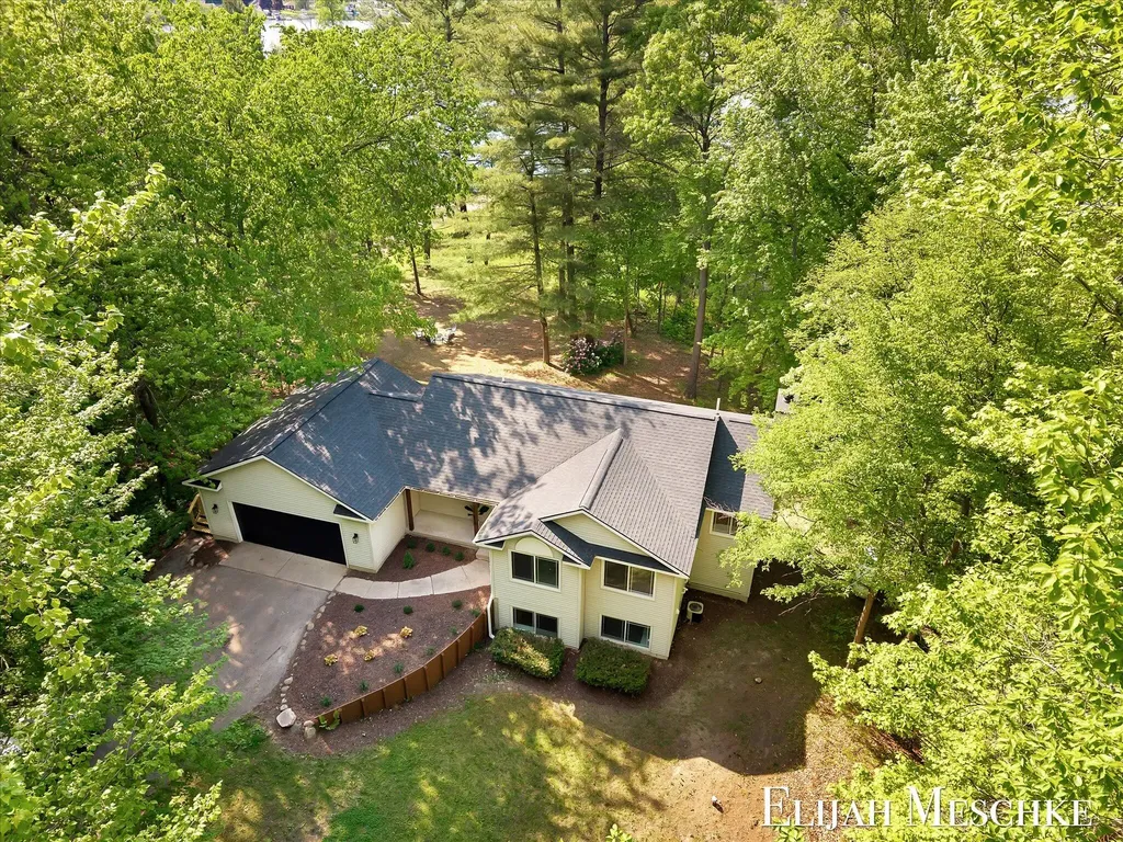 17610 Simmons Avenue NE Solon Township MI 49319