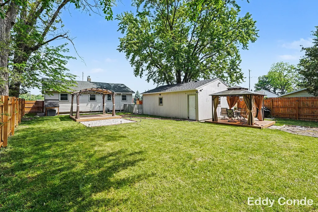 318 54th Street SW Wyoming City MI 49548