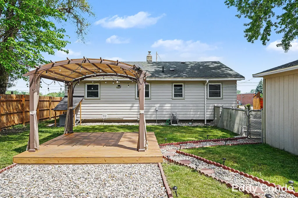 318 54th Street SW Wyoming City MI 49548