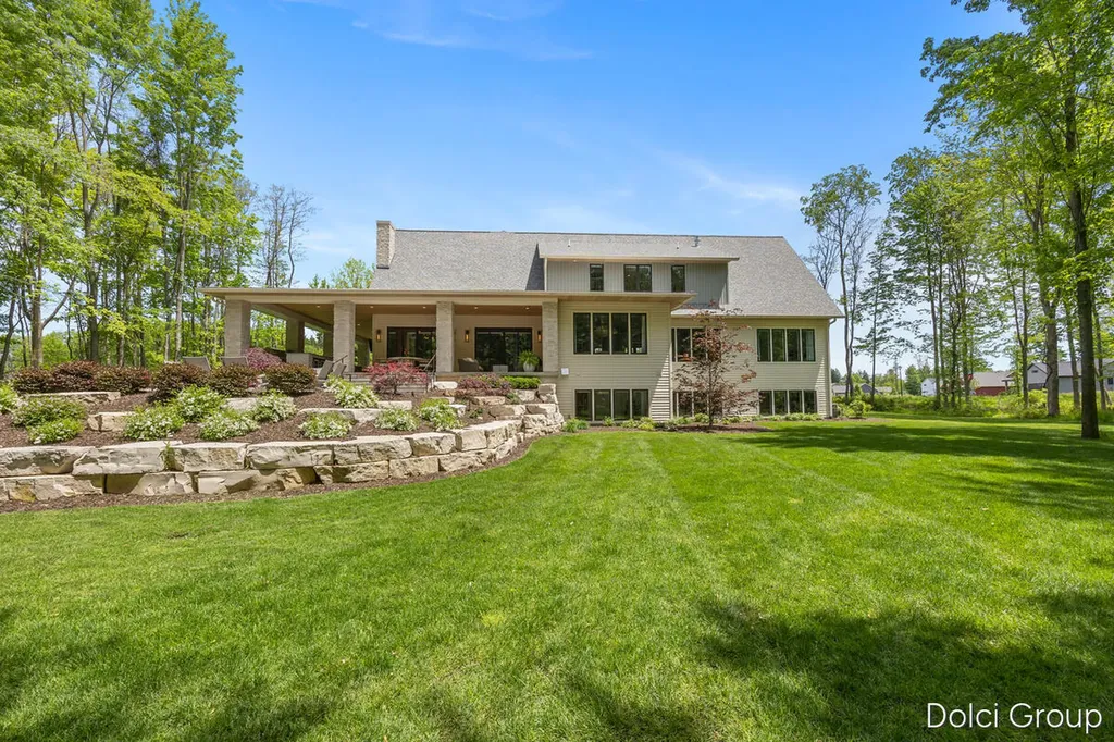 1445 Browning Drive NW Walker City MI 49534