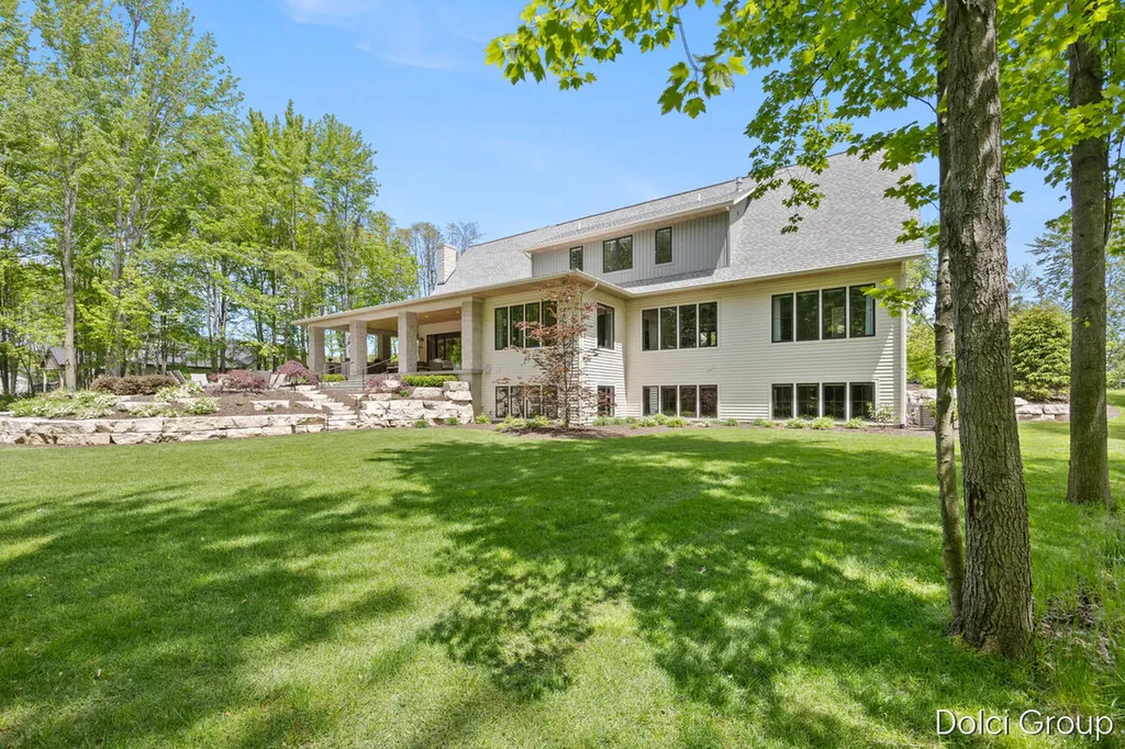1445 Browning Drive NW Walker City MI 49534