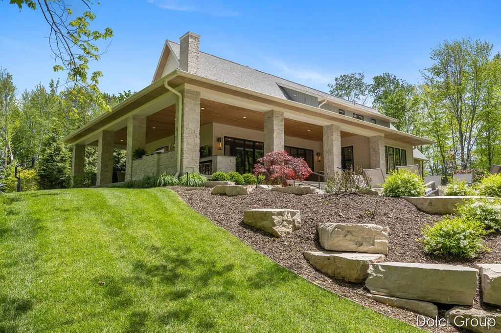 1445 Browning Drive NW Walker City MI 49534