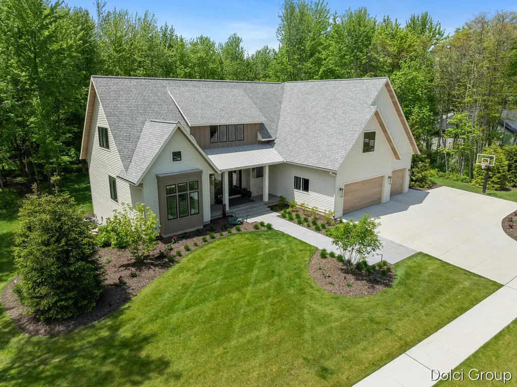 1445 Browning Drive NW Walker City MI 49534