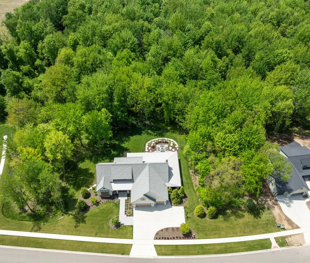 1445 Browning Drive NW Walker City MI 49534