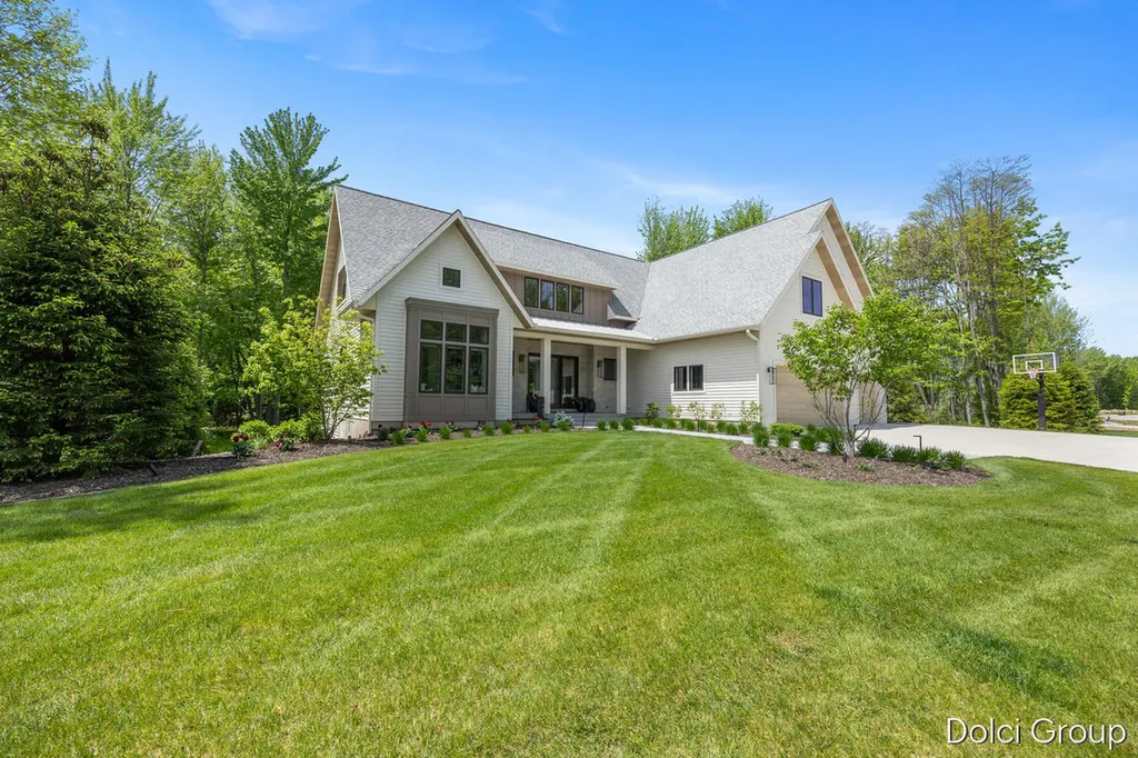 1445 Browning Drive NW Walker City MI 49534