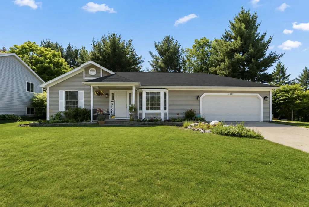 2657 Leffingwell Avenue NE Grand Rapids Charter Township MI 49525
