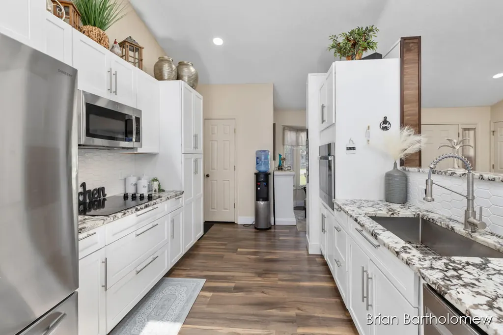 2657 Leffingwell Avenue NE Grand Rapids Charter Township MI 49525