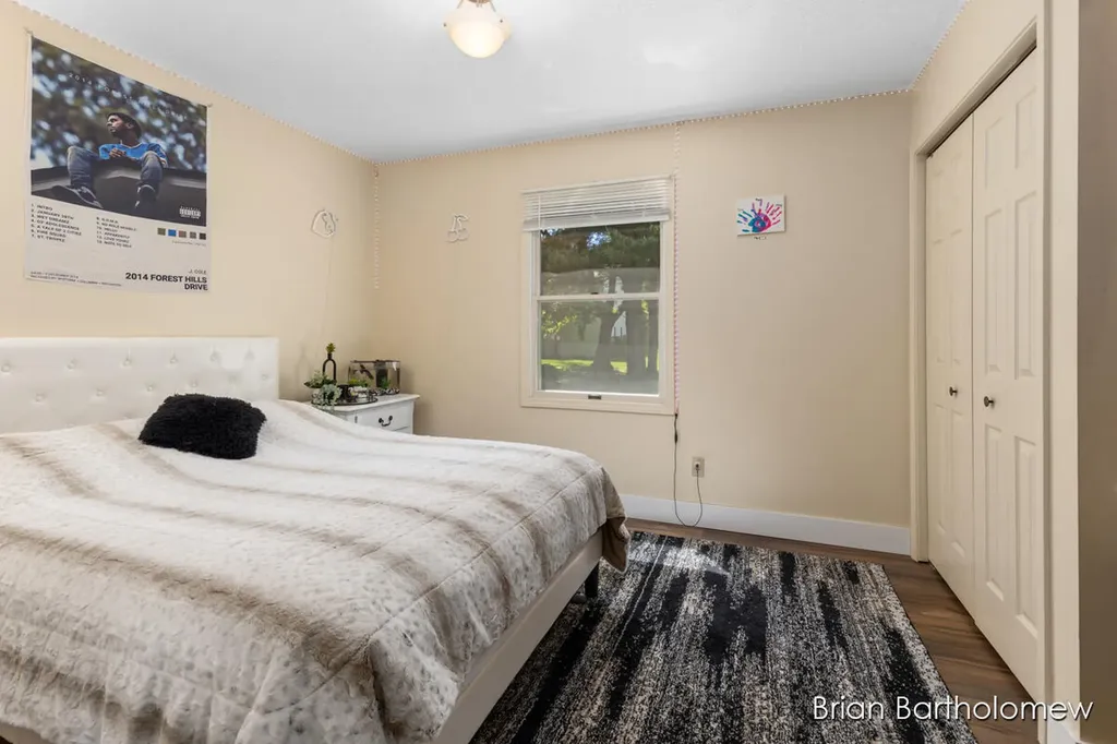 2657 Leffingwell Avenue NE Grand Rapids Charter Township MI 49525