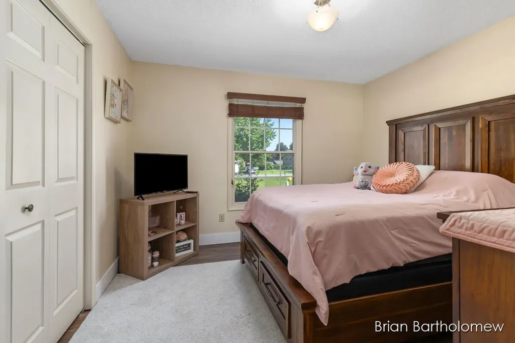 2657 Leffingwell Avenue NE Grand Rapids Charter Township MI 49525