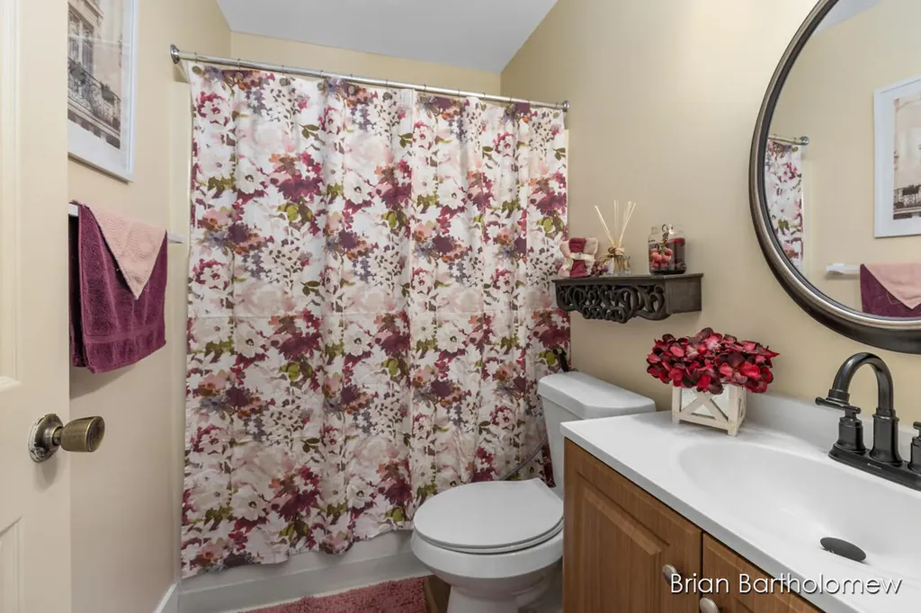 2657 Leffingwell Avenue NE Grand Rapids Charter Township MI 49525