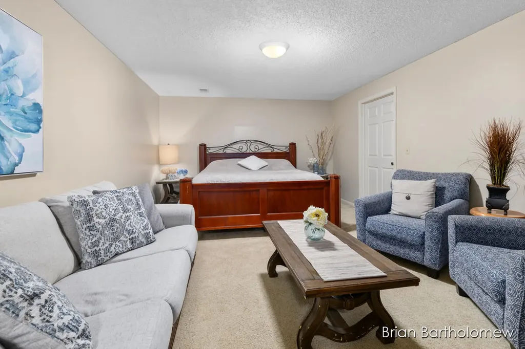 2657 Leffingwell Avenue NE Grand Rapids Charter Township MI 49525
