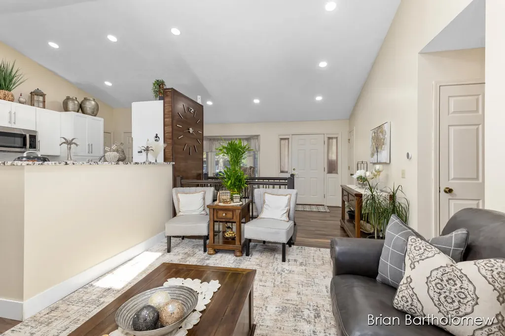 2657 Leffingwell Avenue NE Grand Rapids Charter Township MI 49525