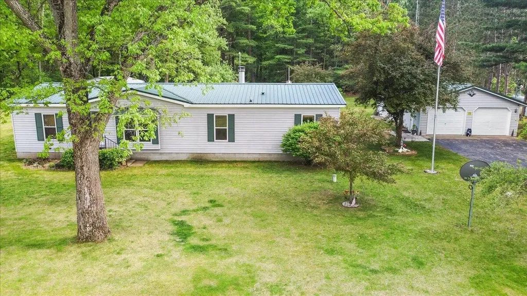 5614 E 68th Street Croton Township MI 49337
